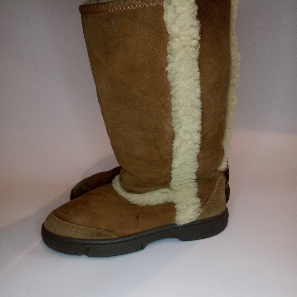 Ugg boots brown size 8
